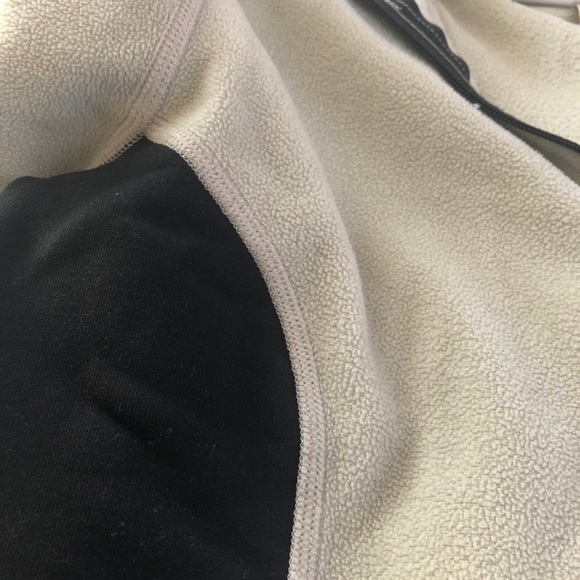 The North Face Sweater - Picture 4 of 4